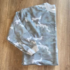 American Eagle Oversized Grey Camo Sweatshirt - Medium, Jegging Fit - New